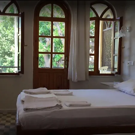 Arsen Hotel *